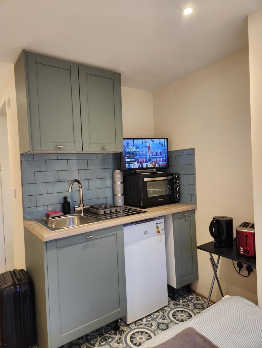 Ensuite Studio Flat Crawley-Gatwick Ifield Exterior photo