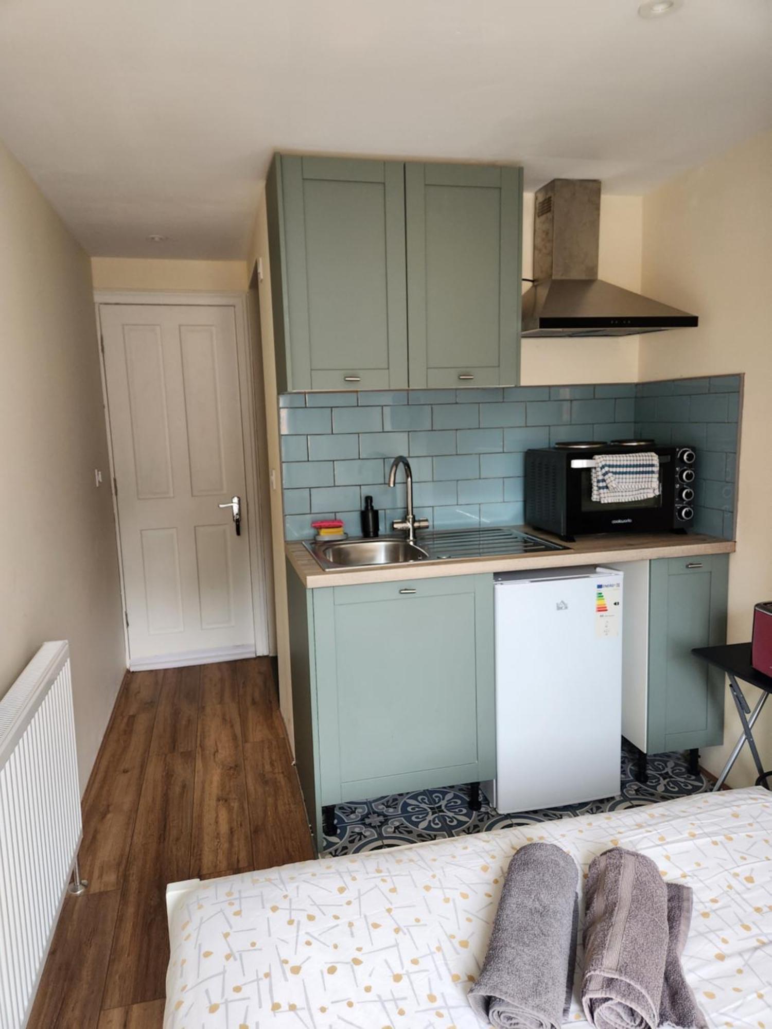 Ensuite Studio Flat Crawley-Gatwick Ifield Exterior photo